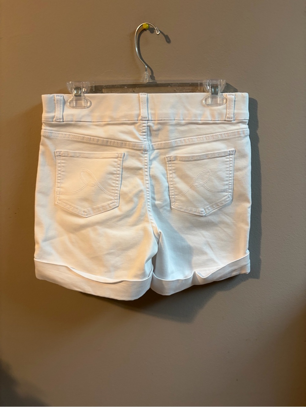White Women's Stretch Cuffed Shorts
